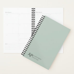 Planificateur Sage Green Custom Monogram 2025