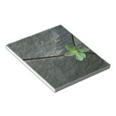 Plant dat in de boulder groeit notitieblok (Schuin)