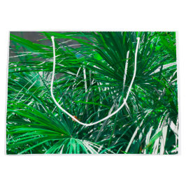 Plant met groene palmboom verlaat pastel groot cadeauzakje