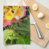 Plante rose et jaune de serviette de cuisine de (Quart Plié)
