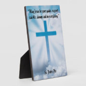 Plaque à croix dans le ciel avec l'Easel (Côté)