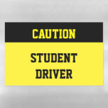 Plaque Aimantée Effaçable Signal d'avertissement de conducteur d'étudiant<br><div class="desc">Grand aimant à fixer à votre voiture pour aider les autres à comprendre qu'un conducteur étudiant est derrière la roue de votre véhicule. Panneau noir et jaune clair pour lire. Affichez cet aimant de conducteur étudiant sur votre voiture lorsque votre conducteur étudiant est derrière le volant. Le design lumineux et...</div>