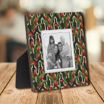 Plaque de conservation de photos de famille floral<br><div class="desc">Fabriqué pour paraître dimensionnel, un motif de fleurs tropicales rouges sur arrière - plan noir crée un cadre magnifique pour votre photo préférée sur cette plaque de table avec un chevalet intégré. L'image est placée directement sur le panneau du carton dur pour une image incroyablement nette avec une surface nettoyée...</div>