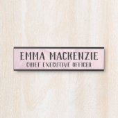 Plaque de nom de porte suspendue en marbre rose (Devant)