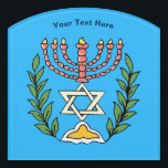 Plaque De Porte Persian Magen David Menorah<br><div class="desc">Cette image a été adaptée à partir d'un carrelage juif perse antique et présente une menorah avec un Magen David (Étoile de David) encadré de branches d'olivier. Les imperfections de l'image originale peinte à la main ont été conservées. Ajoutez votre propre texte.</div>
