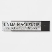 Plaque de porte suspendue en marbre gris (Devant)