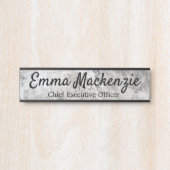 Plaque de porte suspendue en marbre gris (Devant)