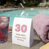 Plaque De Table 30e anniversaire gras rose nom date simple mi (InVersositu (sur table))