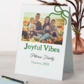 Plaque De Table Arc vert joyeuse Vibes ajouter le nom de la photo  (En SItu (Tableau))