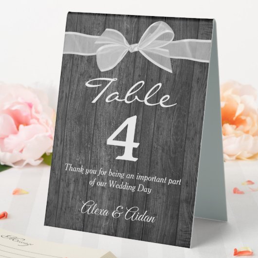 Plaque De Table Bow Blanc Sur Bois De Grange (In SItu (Mariage))