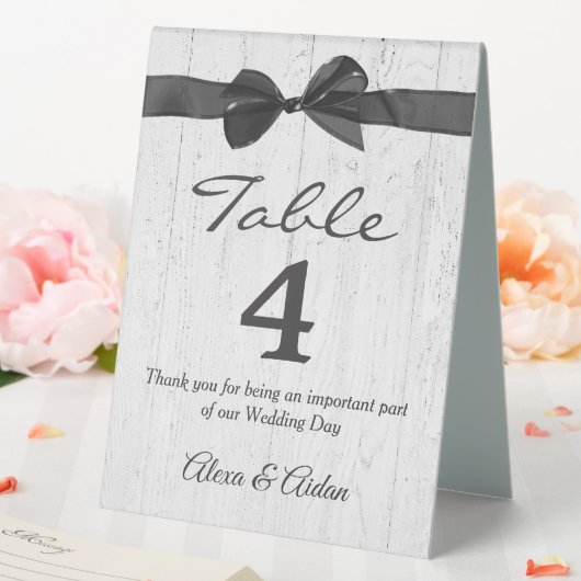 Plaque De Table Bow Noir Sur Bois De Grange (In SItu (Mariage))