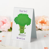 Plaque De Table Caricature de brocoli dansant Cute kawaii (In SItu (Mariage))