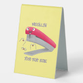 Plaque De Table Caricature en agrafeuse rouge pâle (Verso)