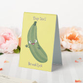 Plaque De Table Caricature joyeux de courgettes mignonnes (In SItu (Mariage))