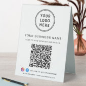 Plaque De Table Code QR du logo de l'entreprise sur les réseaux so (En SItu (Tableau))