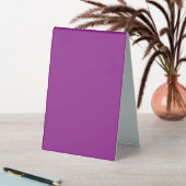 Plaque De Table Conception avec un fond violet saisissant et blanc (En SItu (Tableau))