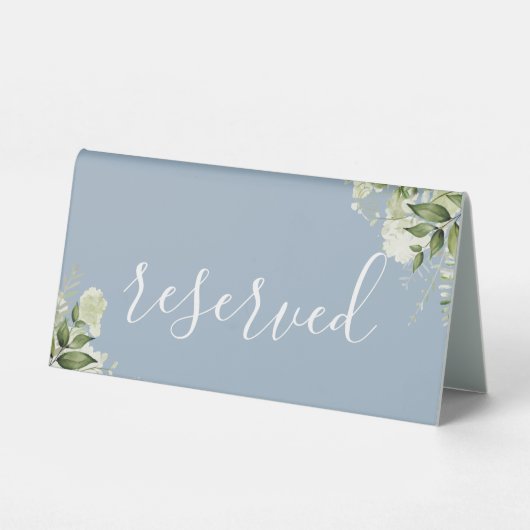Plaque De Table Dusty Blue Floral Greenery Élégant Script Réservé (Verso)