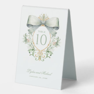 Plaque De Table Élégante crête avec Sage Green Bow Numéro de table
