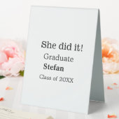 Plaque De Table Elle l'a fait diplômée ajouter nom classe de texte (In SItu (Mariage))