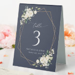 Plaque De Table Fleurs blanches, Fleurs de crème, Boho, Numéros de<br><div class="desc">Ajoutez une touche personnelle à votre fête mariage avec ces objets de fête élégants et mémorables ! Le design présente des fleurs d'aquarelle blanche,  de la verdure et un cadre doré sur arrière - plan bleu marine.</div>