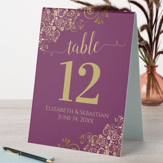 Plaque De Table Fragments d'or sur Magenta Plum Mariage Numéro de  (En SItu (Tableau))