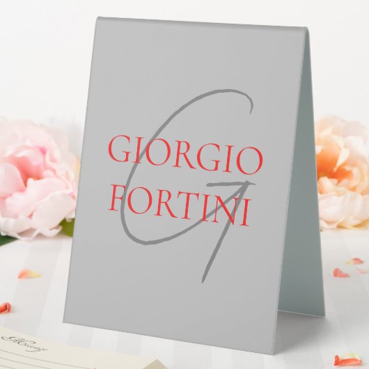 Plaque De Table Gris Rouge Votre nom Monogramme initial Moderne (In SItu (Mariage))