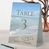 Plaque De Table Hearts in the Sand Beach Wedding Numéro de table (En SItu (Tableau))