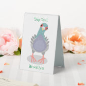 Plaque De Table Illustration drôle de pigeon curieux (In SItu (Mariage))