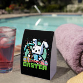 Plaque De Table Jeu de pixels de lapin de Pâques heureux  (InVersositu (sur table))