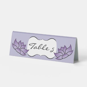 Plaque De Table Lotus exquis dans la tente de table violette
