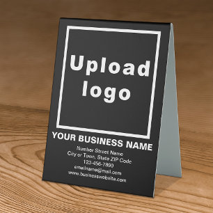 Plaque De Table Marque d'affaires sur panneau de table noire