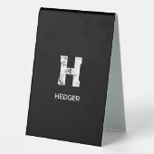 PLAQUE DE TABLE MINIMALIST WHITE ONE LETTER MONOGRAM NAME BLACK (Verso)