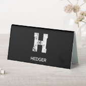 PLAQUE DE TABLE MINIMALIST WHITE ONE LETTER MONOGRAM NAME BLACK (En SItu (Tableau))