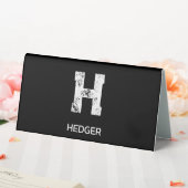 PLAQUE DE TABLE MINIMALIST WHITE ONE LETTER MONOGRAM NAME BLACK (In SItu (Mariage))