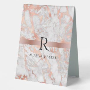 Plaque De Table Monogramme noir et nom, marbre blanc et or rose