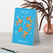 Plaque De Table Morceau de poisson rouge orange mignon sur dessin (En SItu (Tableau))