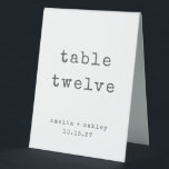 Plaque De Table Numéro de mariage personnalisé blanc de la machine<br><div class="desc">Tapis minimaliste Retro Noir et Blanc Personnalisé Mariage Numéro Tente Signal</div>