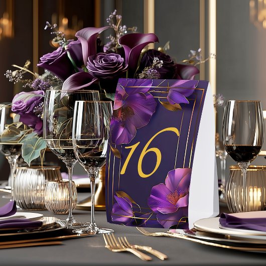 Plaque De Table Numéro de table de mariage violet violettes lumine