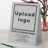 Plaque De Table Panneau de la marque commerciale sur table grise (En SItu (Tableau))