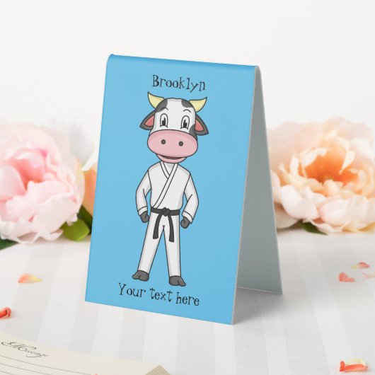 Plaque De Table Vache mignonne en combinaison kung fu (In SItu (Mariage))