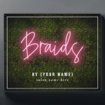 Plaque de tresses professionnelles Neon Boxwood Ha<br><div class="desc">Ecriture "Braids" inspirée du néon rose sur un arrière - plan de boiseries de verdure avec texte blanc personnalisé.</div>