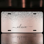 Plaque D'immatriculation Rose Gold<br><div class="desc">Or rose - Blush Pink and Silver Faux Foil Metallic Sparkle Parties scintillant brossé en métal Monogramme Nom et couverture initiale de plaque de licence. Cela rend le cadeau parfait pour 16 ans, mariage, douche nuptiale, anniversaire, baby shower ou bachelorette pour quelqu'un qui aime le luxe glam et les styles...</div>