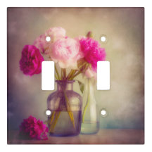 Bouquet de pivoines vintages dans les vases de ver