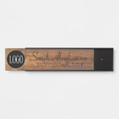 Plaque nominative à grain de bois faux avec logo p (Devant)