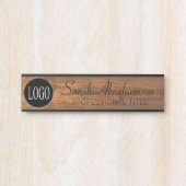 Plaque nominative à grain de bois faux avec logo p (Devant)