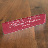 Plaque nominative de consultant de script carmin r (Taille)