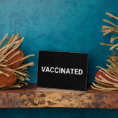 Plaque personnalisable en noir blanc vacciné (Côté)