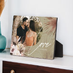 Plaque Photo Aimer Boho Aquarelle Florale Keepsaké Arch Photo<br><div class="desc">Un beau cadeau photo pour les jeunes mariés. Superbe aquarelle bohème moderne, couleur tropicale, mariage photo de fleurs botaniques dessinées à la main et verdure tropicale. Des formes géométriques modernes associées à une belle palette de couleurs boho moderne créent cette élégante photo-keepsaké mariage sophistiquée. "Love" script de photo overplay, personnaliser...</div>