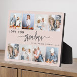 Plaque Photo Aimez-vous Grand-mère 8 Photo Collage rose<br><div class="desc">Donnez à grand-mère un cadeau qu'elle chérira. Cette plaque de collage photo présente huit de ses photos carrés préférées des petits-enfants, ainsi que le message "Aimez votre grand-mère." Le mot "grand-mère" apparaît dans un élégant script d'écriture manuscrite gris charbon avec des fioritures au début et à la fin sur un...</div>