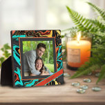 Plaque Photo Amusants Abstrait Photo Message Customisé<br><div class="desc">Amusant Abstrait Easel Photo Message Plaque- une oeuvre d'art colorée et élégante parfaite pour les gars. Ces plaques de chevalet photo personnalisées amusantes font de grands cadeaux pour la famille, les amis, les collègues, les enseignants, etc... Le cadeau parfait pour tous vos Valentin. Des plaques plus modernes, florales et motivationnelles...</div>